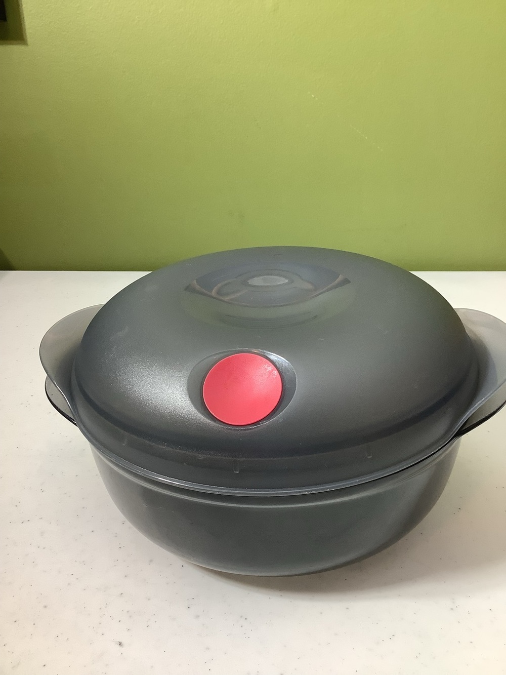 Tupperware Rock ‘n Serve microwave bowl in dark gray